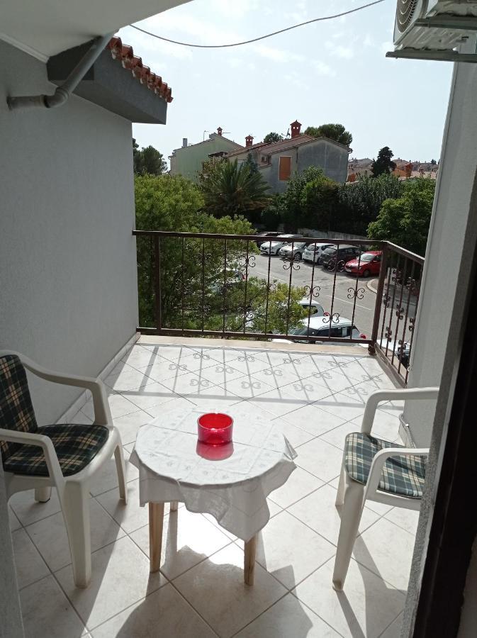 "Sunny" - Studio Apartment Pula Luaran gambar