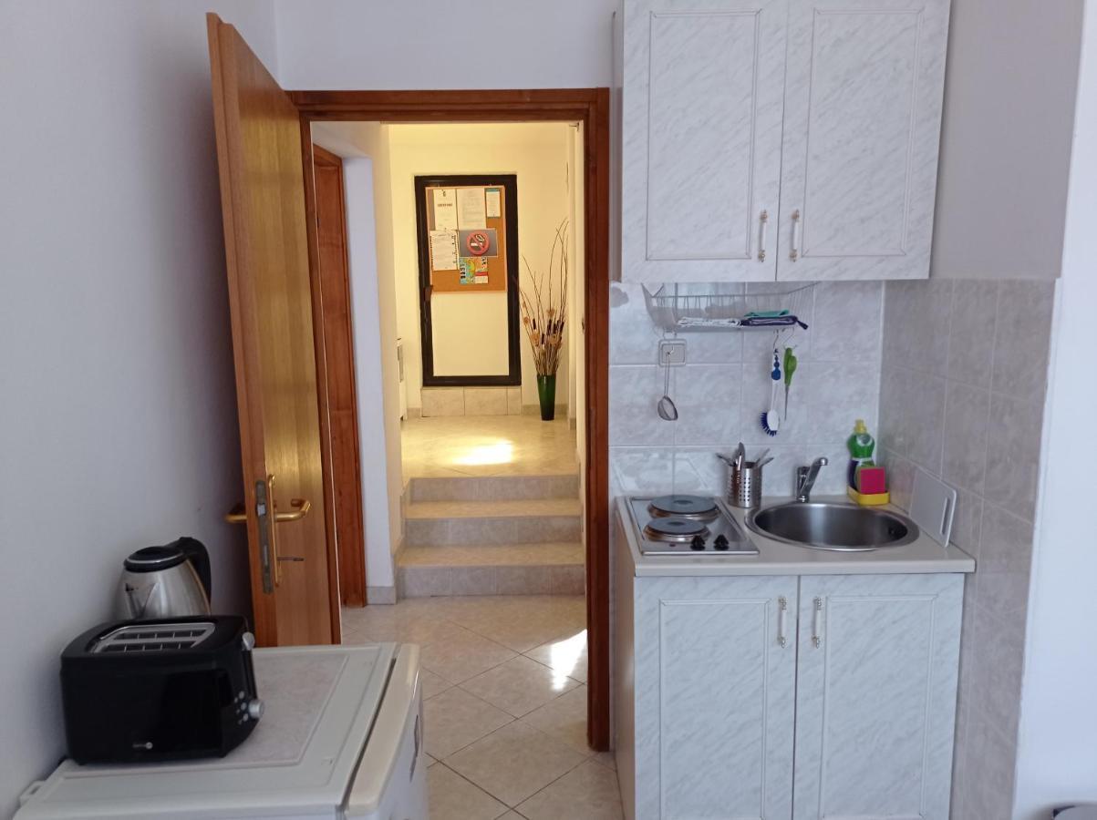 "Sunny" - Studio Apartment Pula Luaran gambar